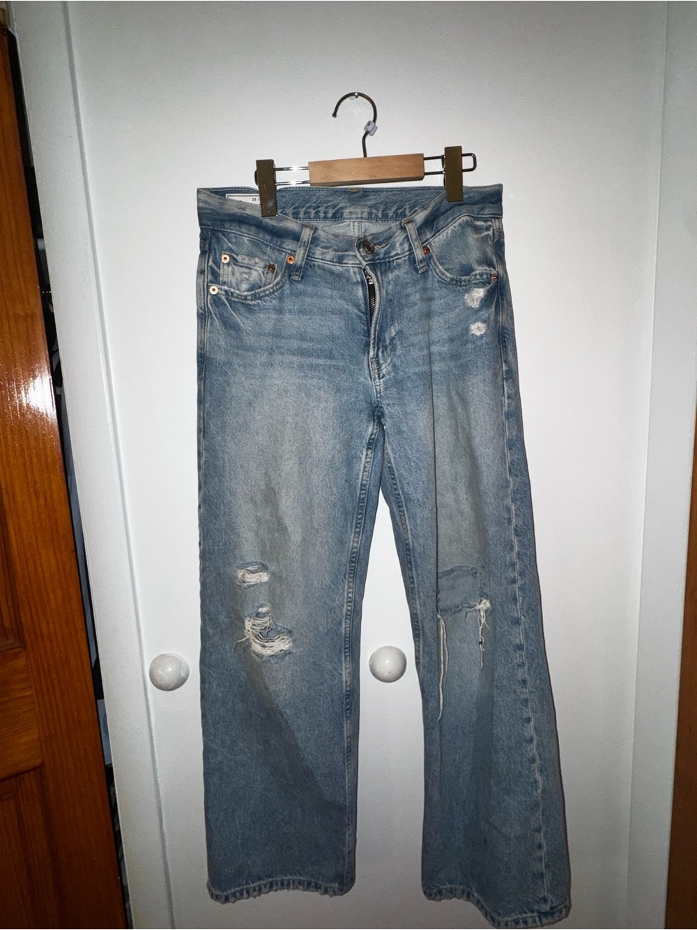 Gap low rise Stride  Distressed Straight-Leg Jeans